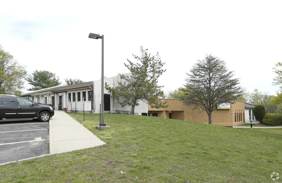 1 Corbett Way, Eatontown, NJ for lease - Primary Photo - Image 1 of 5