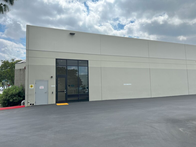 25709-25733 Rye Canyon Rd, Valencia, CA for lease - Building Photo - Image 3 of 13