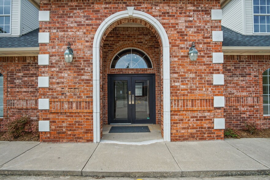 2412 Palmer Cir, Norman, OK for sale - Building Photo - Image 3 of 26