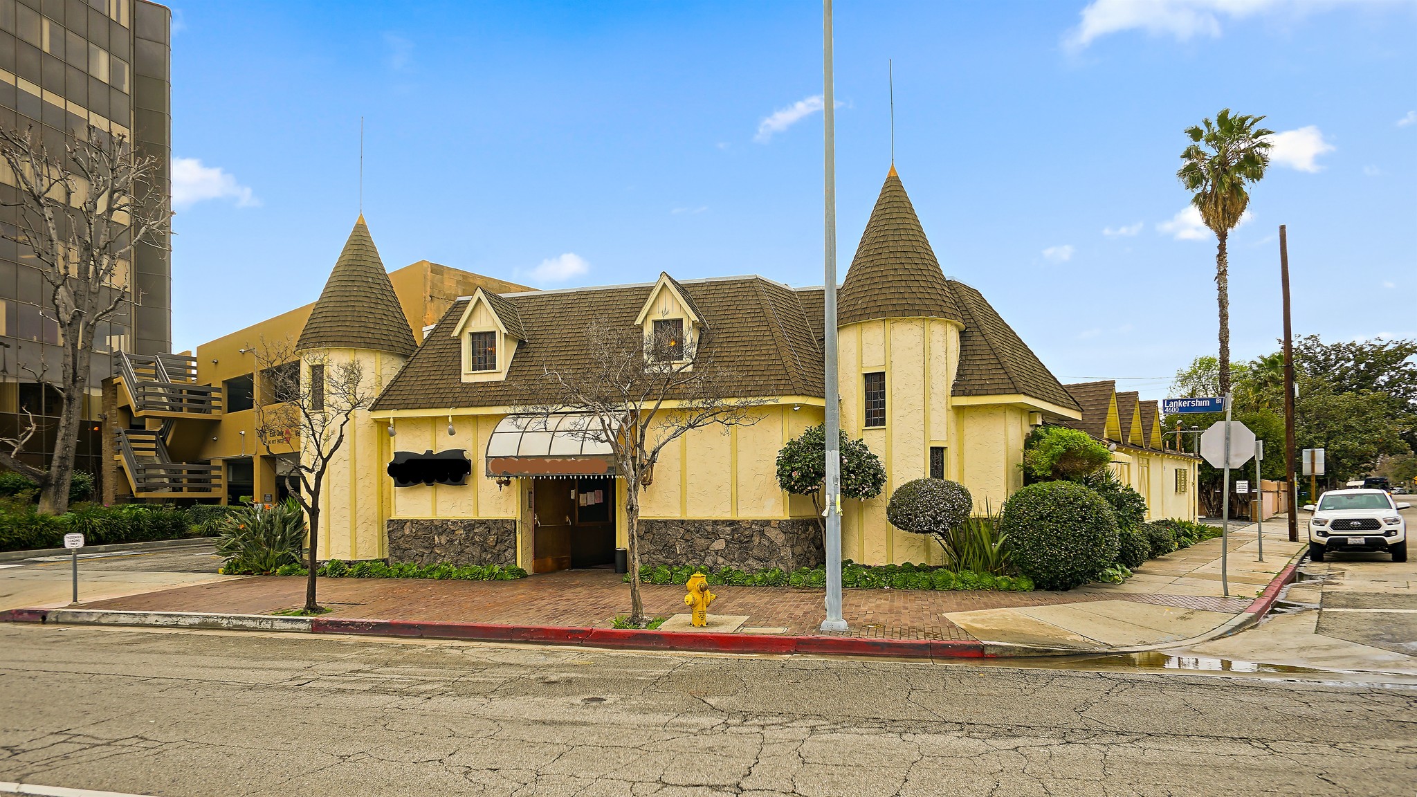 4615 Lankershim Blvd, North Hollywood, CA for sale Primary Photo- Image 1 of 1