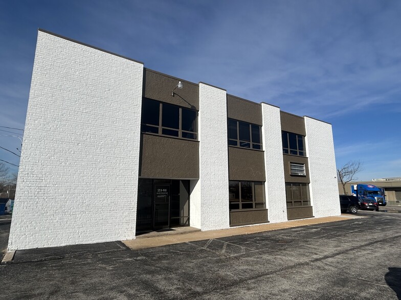 11704-11718 Lackland Industrial Dr, Saint Louis, MO for lease - Building Photo - Image 2 of 9