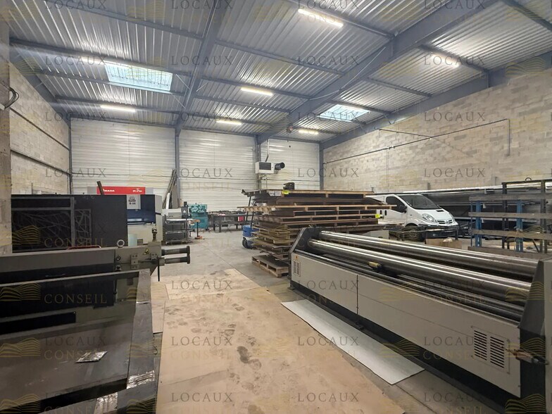 Flex in Saint-Brice-sous-Forêt for lease - Interior Photo - Image 2 of 9