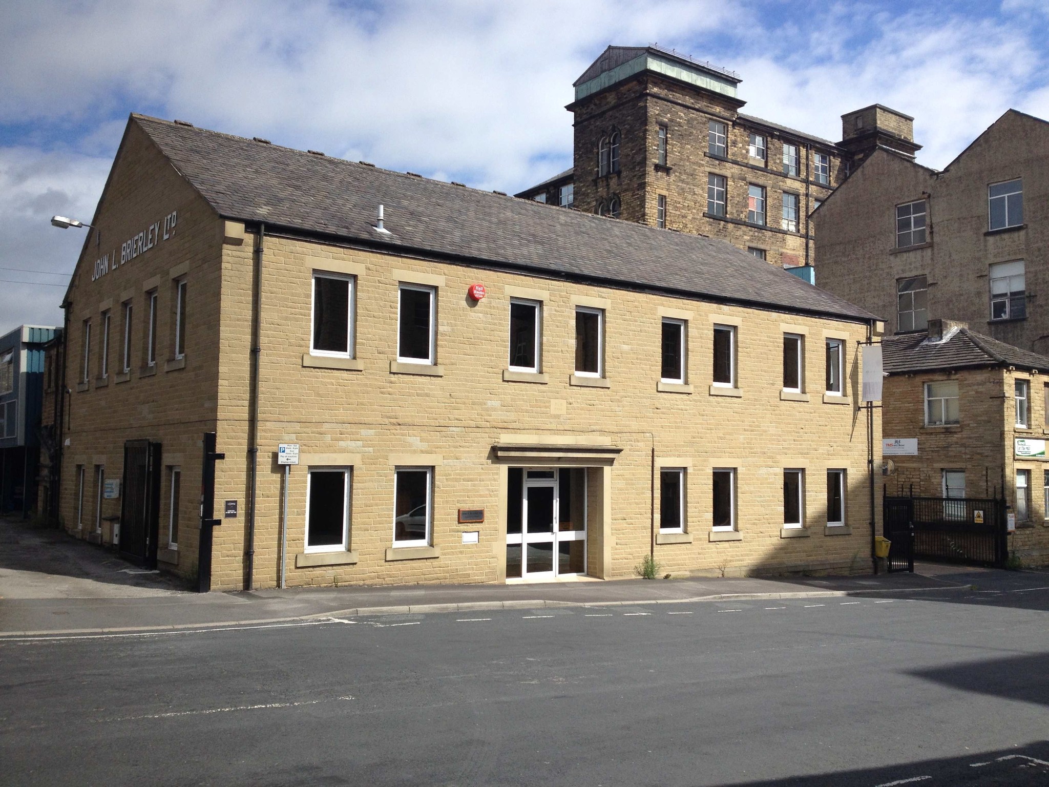 Quay St, Huddersfield for lease Primary Photo- Image 1 of 2