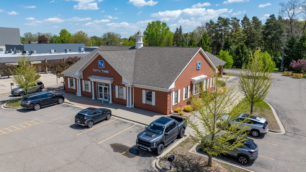 3754 Rochester Rd, Troy, MI for lease - Building Photo - Image 2 of 7