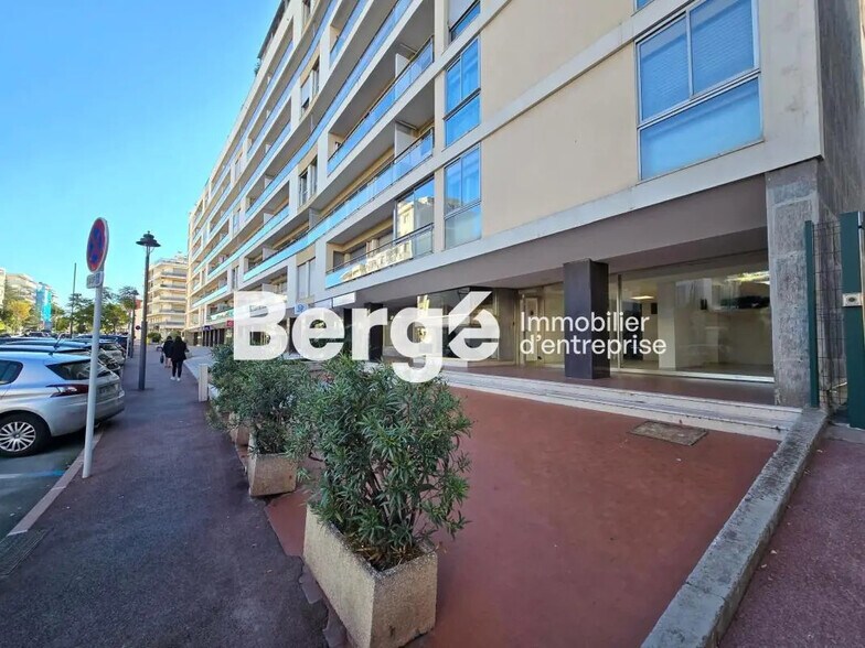Retail in Cannes for lease - Building Photo - Image 1 of 10