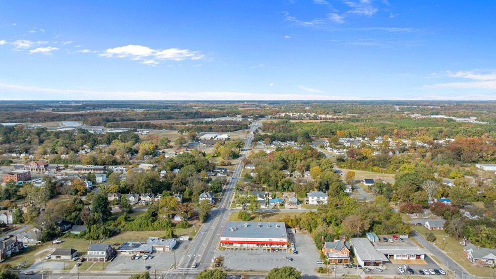 301-303 N George St, Goldsboro, NC for lease - Building Photo - Image 2 of 23