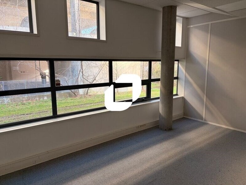 Office in Mérignac for lease - Building Photo - Image 3 of 10