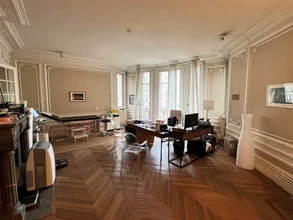 Office in Paris for lease Building Photo- Image 2 of 2