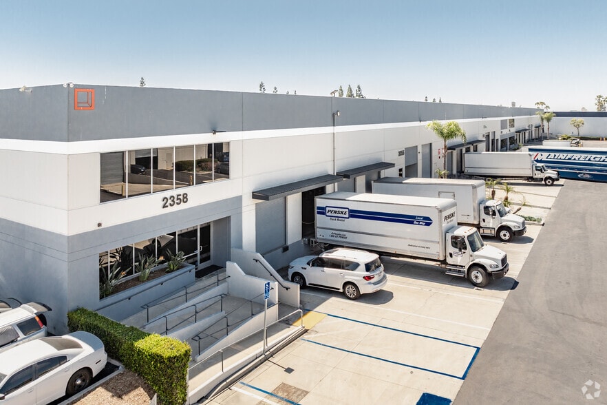 2340-2386 E Walnut Ave, Fullerton, CA for lease - Building Photo - Image 2 of 6