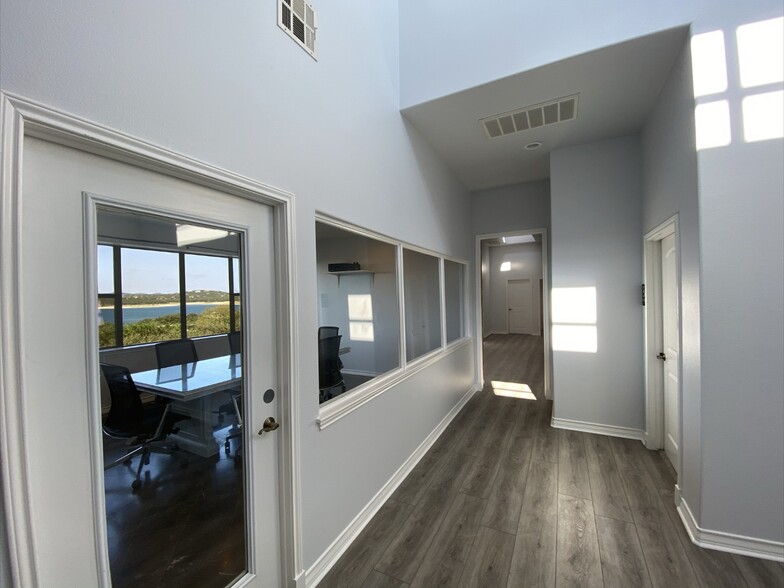 16201 Dodd St, Volente, TX for lease - Interior Photo - Image 3 of 30