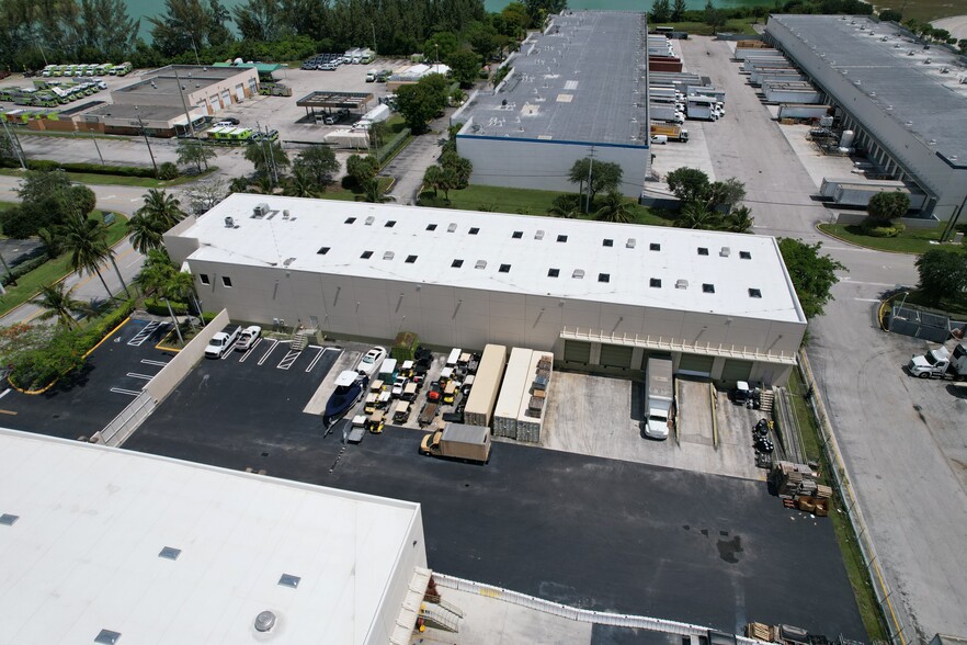 7999 NW 81st Pl, Medley, FL 33166 - Lakeview Commerce Park | LoopNet