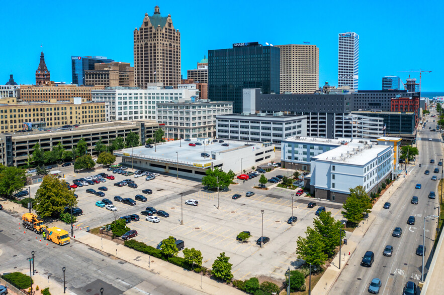 191 Michigan, Milwaukee, WI for sale - Aerial - Image 1 of 7