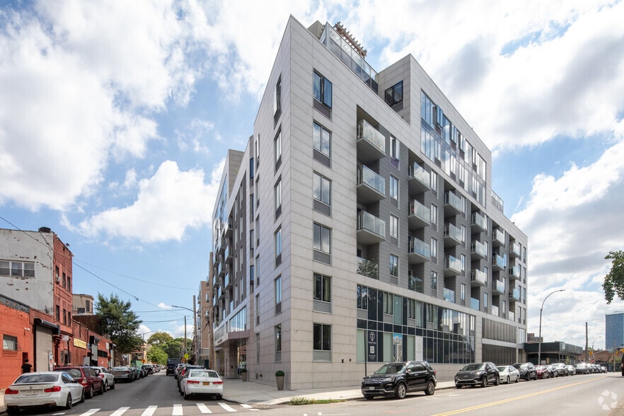 31-57 Vernon Blvd, Long Island, Long Island City, NY for lease - Primary Photo - Image 2 of 4