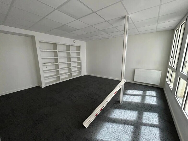 Office in Rennes for lease - Interior Photo - Image 2 of 9