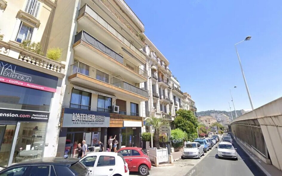Office in Cannes for lease - Building Photo - Image 2 of 8
