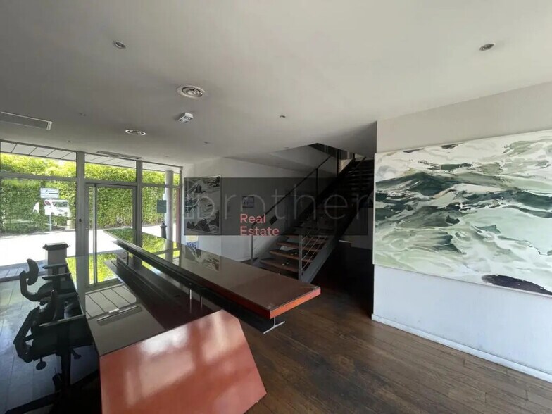 Office in Floirac for lease - Lobby - Image 2 of 6