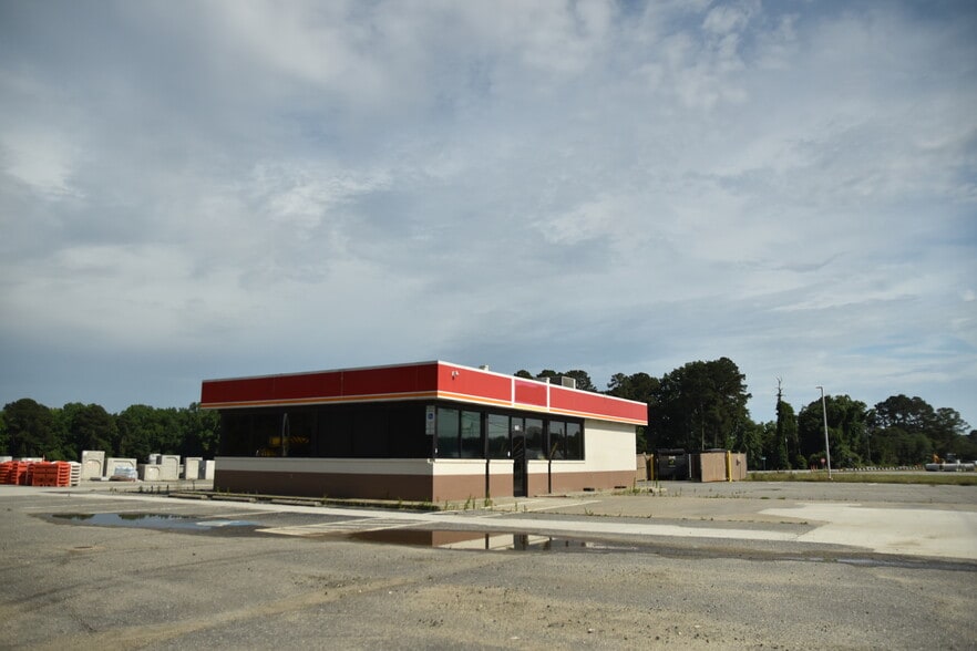2606 N William St, Goldsboro, NC for lease - Building Photo - Image 2 of 5