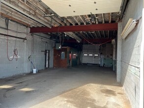 4234 Industrial Pl, Island Park, NY for lease Interior Photo- Image 1 of 4