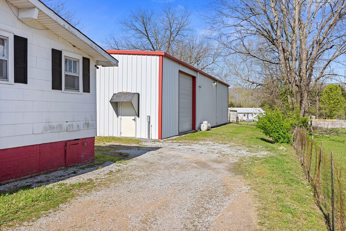 1111 McFarland Ave, Rossville, GA 30741