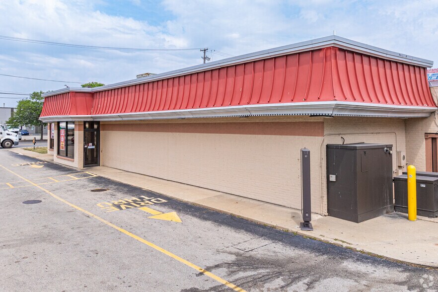 110 S Larkin Ave, Joliet, IL for sale - Building Photo - Image 2 of 4