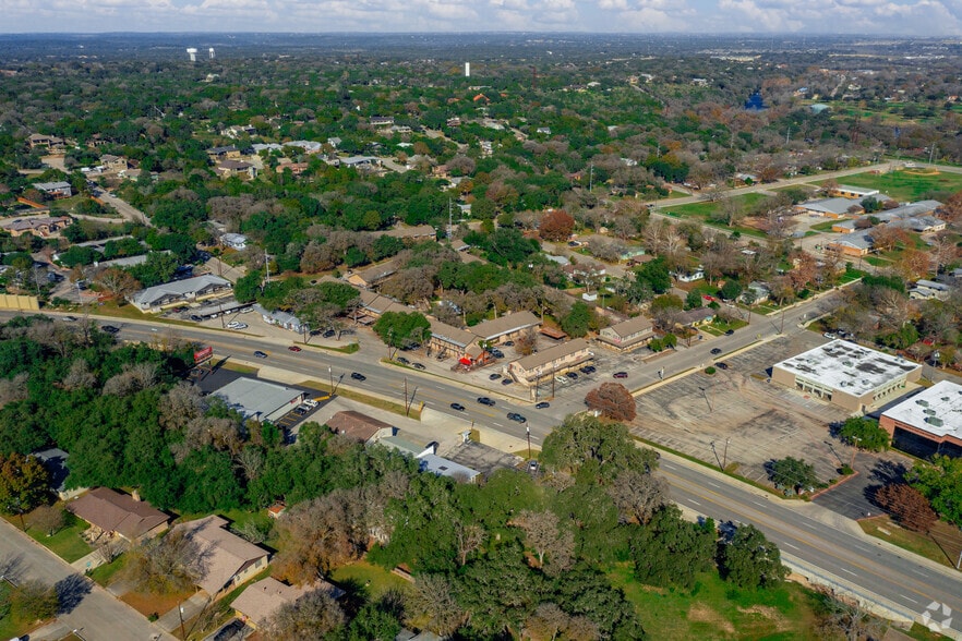 730 Howard St, New Braunfels, TX for sale - Building Photo - Image 2 of 34