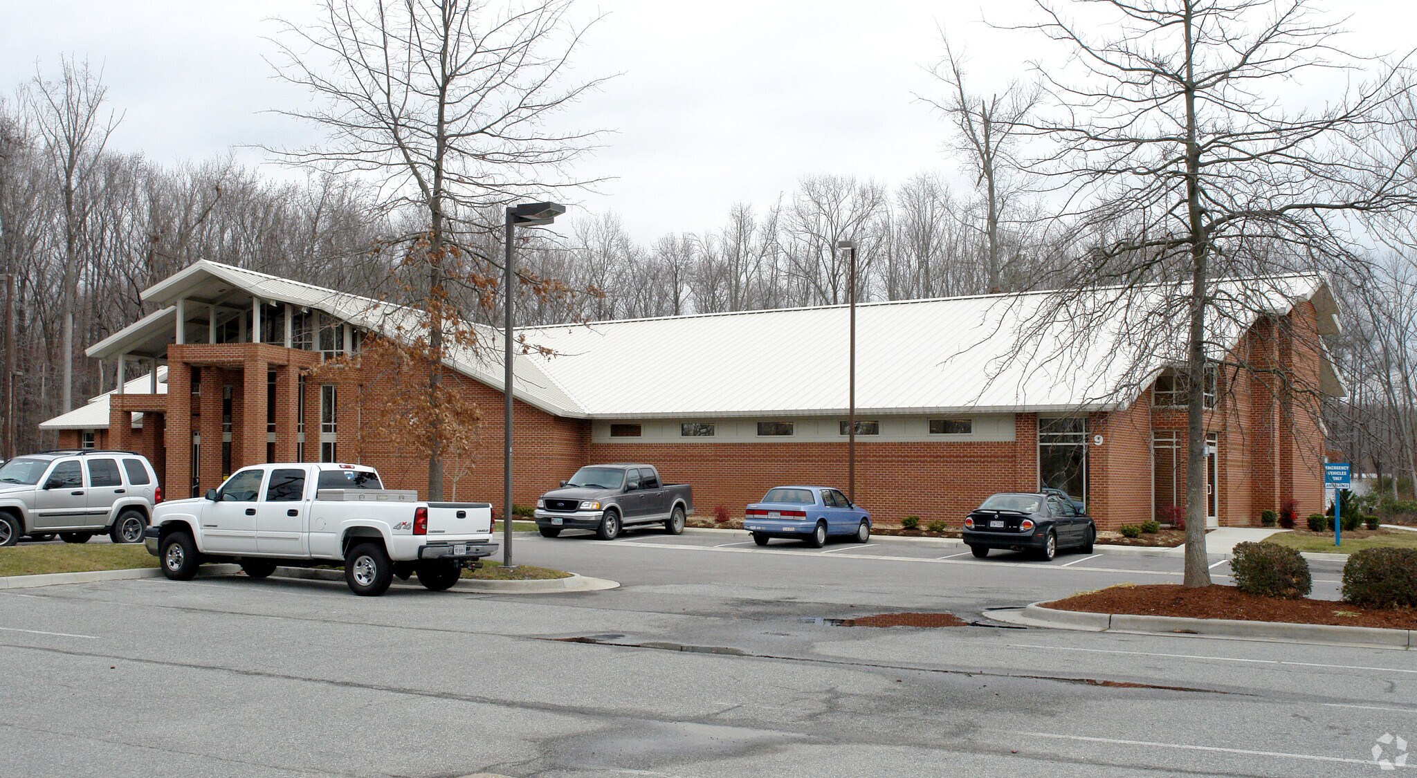 9 Manhattan Sq, Hampton, VA for sale Primary Photo- Image 1 of 1