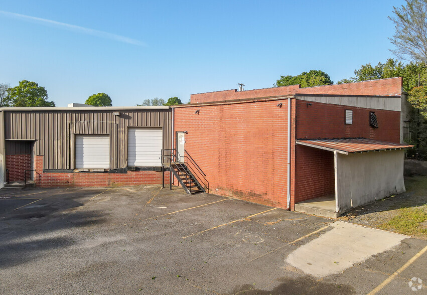 184 Academy Ave NW, Concord, NC for lease - Building Photo - Image 1 of 5