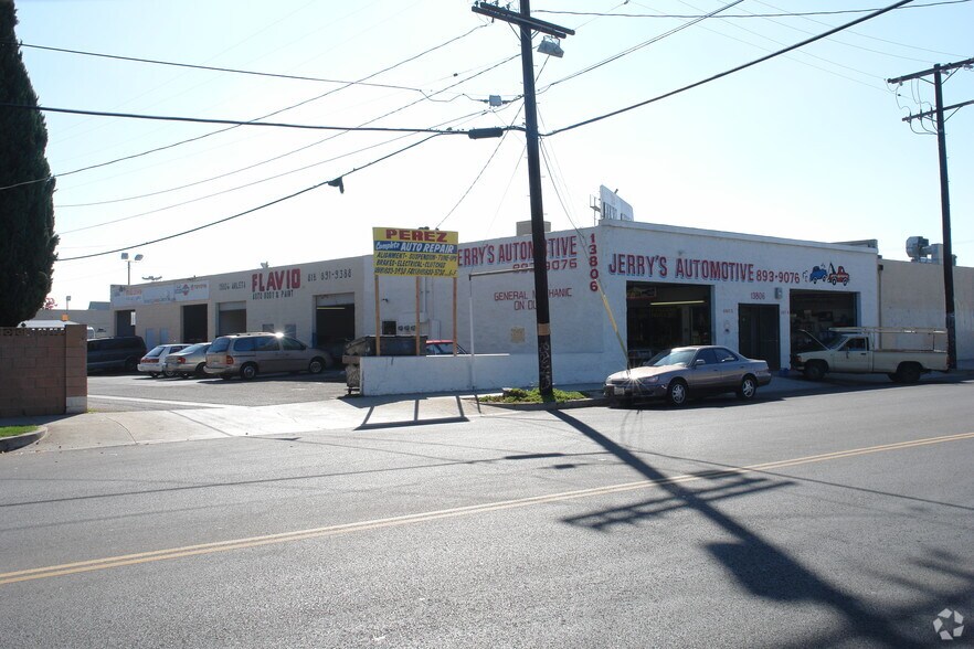 13806 Chase St, Arleta, CA for sale - Primary Photo - Image 1 of 1