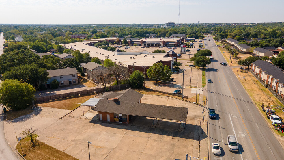 3901 E 29th St, Bryan, TX for lease - Building Photo - Image 2 of 8