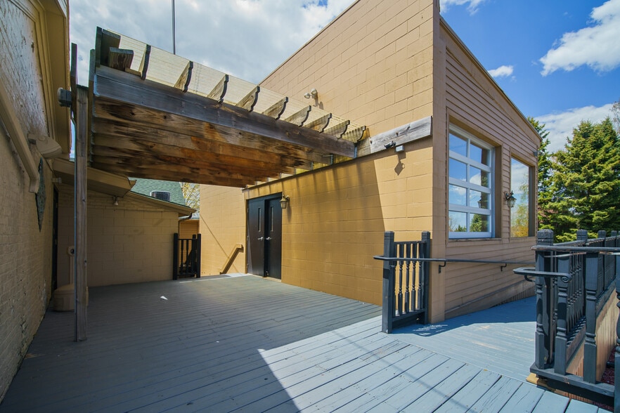 2204 Washington St, Manitowoc, WI for sale - Building Photo - Image 2 of 26