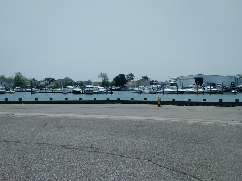 210 Hanse Ave, Freeport, NY for lease - Building Photo - Image 2 of 15