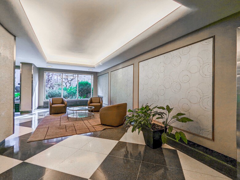 30 W 60th St, New York, NY for lease - Lobby - Image 1 of 7