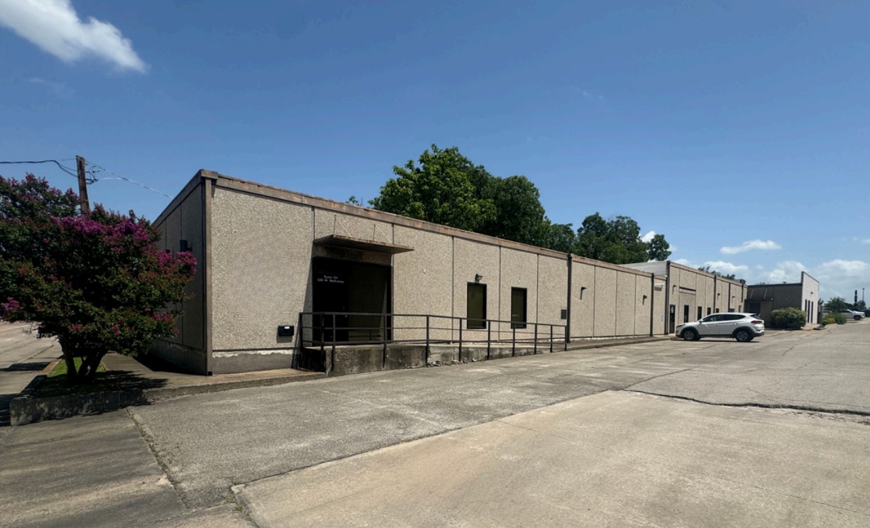 325 McKinney St, Denton, TX for lease Building Photo- Image 1 of 10