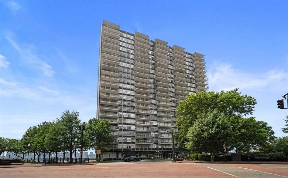 6050 Kennedy Blvd E, West New York, NJ for sale - Building Photo - Image 2 of 5