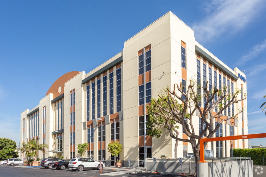 1600 Rosecrans Ave, Manhattan Beach, CA for lease - Primary Photo - Image 2 of 8
