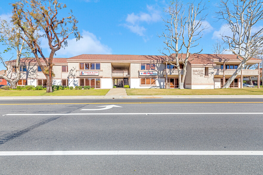 601 E Daily Dr, Camarillo, CA for lease - Building Photo - Image 1 of 8