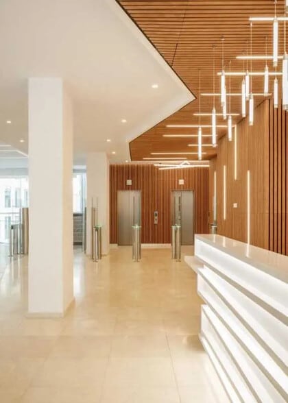 31 Rue Du Colisée, Paris for lease - Building Photo - Image 3 of 34