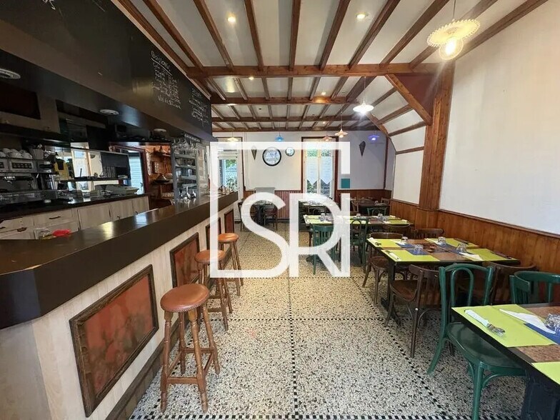 Retail in Clermont-Ferrand for sale - Building Photo - Image 2 of 12