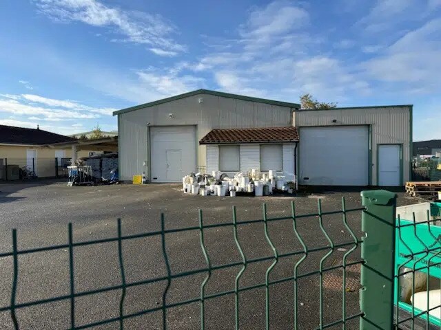 Flex in Corcelles-en-Beaujolais for sale - Building Photo - Image 2 of 4