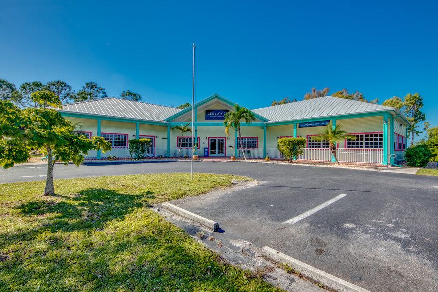 10191 Stringfellow Rd, Saint James City, FL for sale - Building Photo - Image 1 of 9