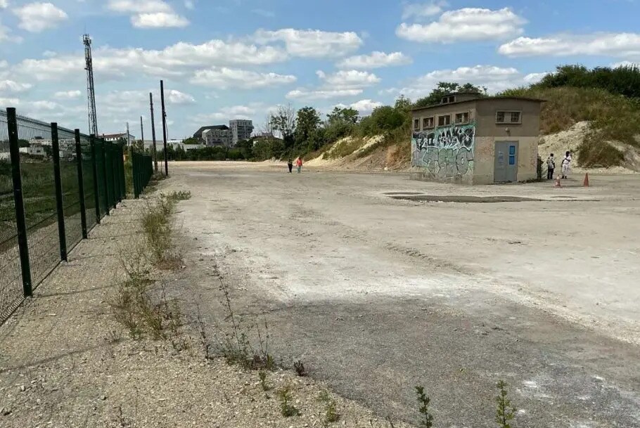 Land in Ivry-sur-Seine for lease Building Photo- Image 1 of 2