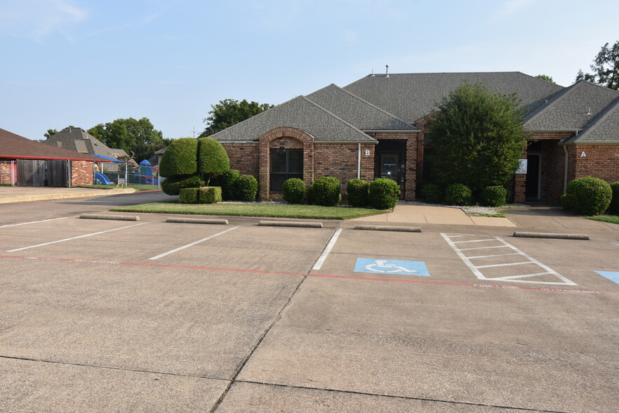 2612 Harwood Rd, Bedford, TX for sale - Primary Photo - Image 1 of 17