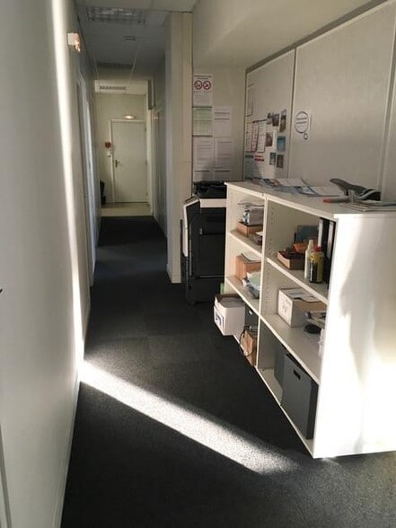 9 Rue Du Lac, Lyon for lease - Interior Photo - Image 2 of 8