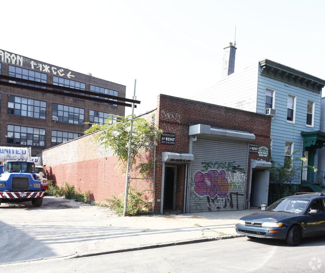 252 Boerum St, Brooklyn, NY 11206