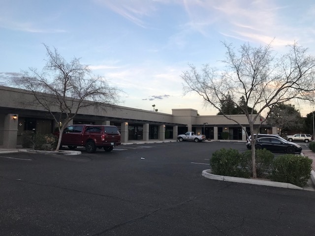 610 N Gilbert Rd, Gilbert, AZ for lease - Building Photo - Image 3 of 4
