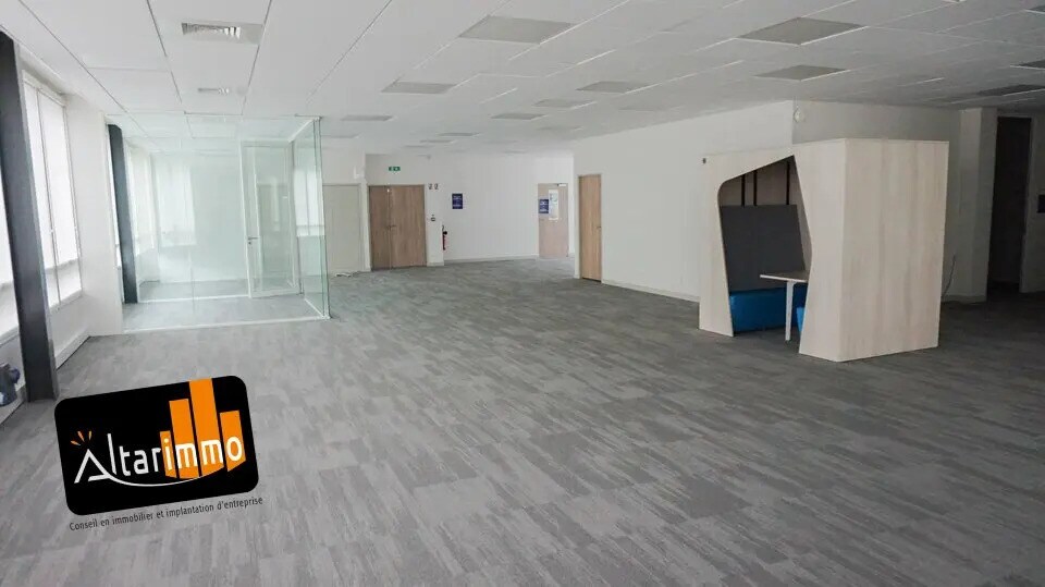 Office in Chartres for lease - Building Photo - Image 3 of 5