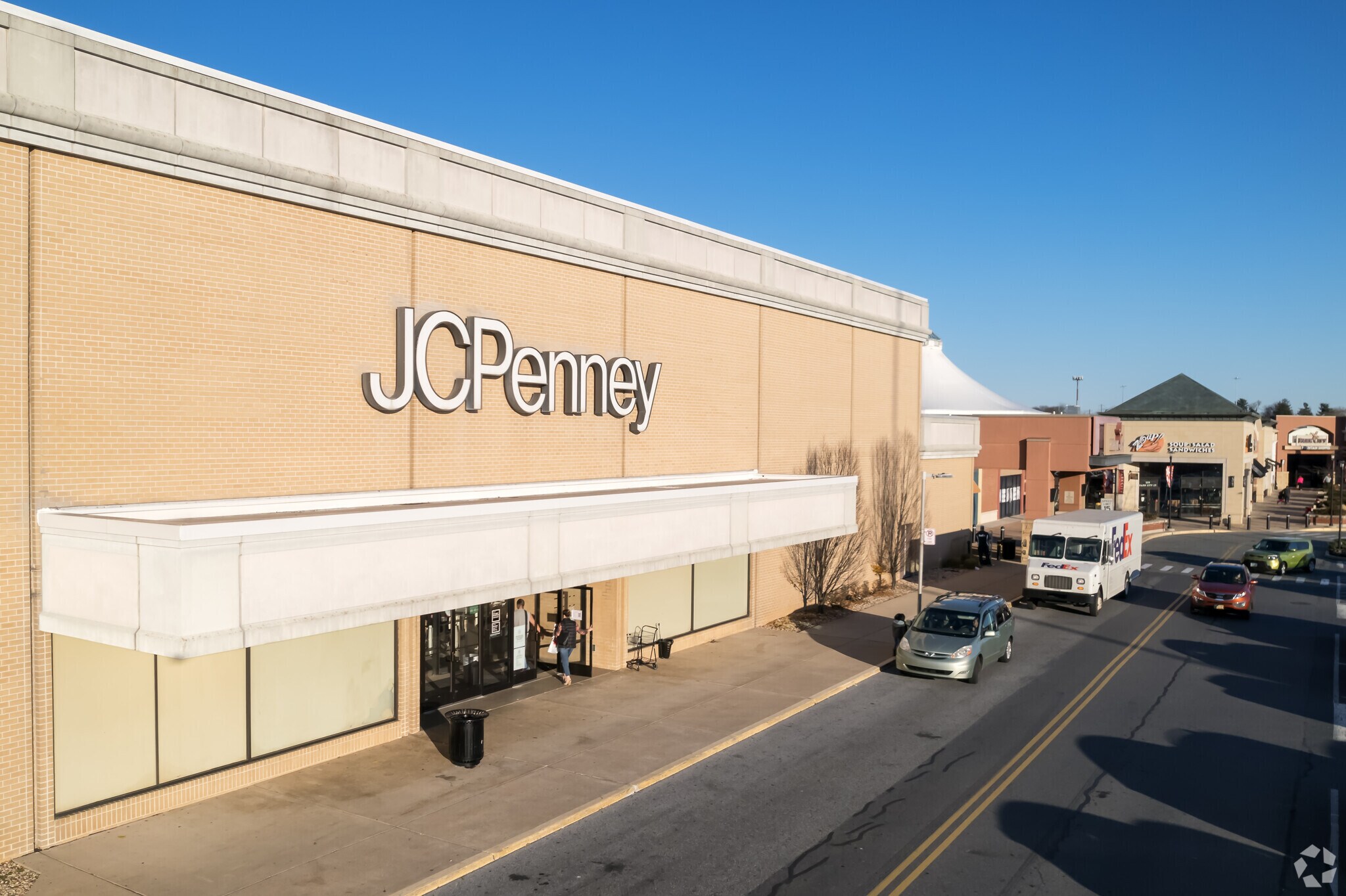 142 Park City Ctr, Lancaster, PA for lease Primary Photo- Image 1 of 14