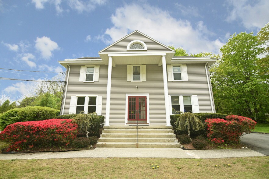 2229 Crompond Rd, Cortlandt Manor, NY 10567