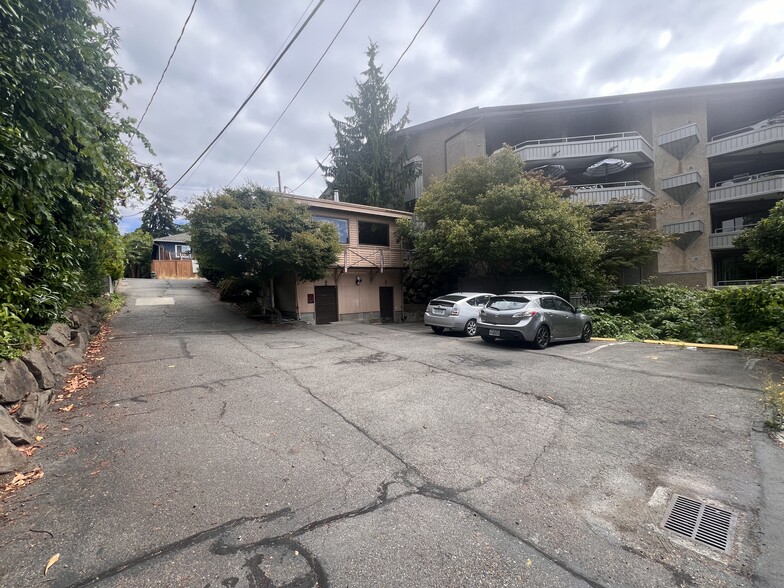 7013 Seaview Ter SW, Seattle, WA for sale - Primary Photo - Image 2 of 3