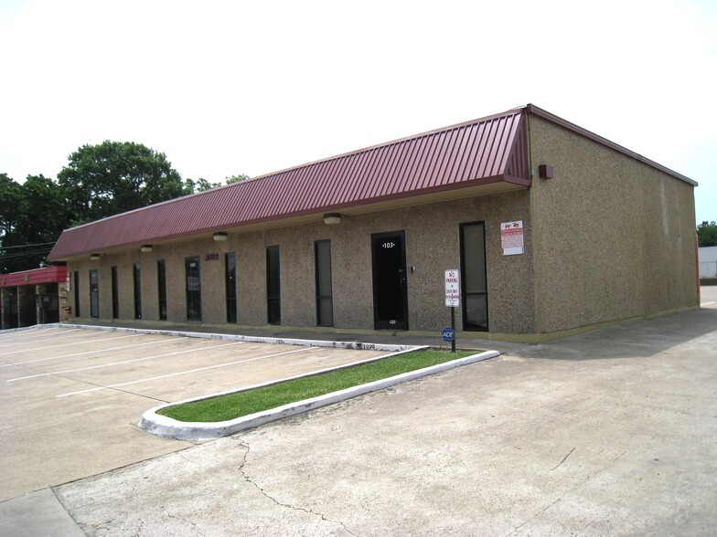 3880 Ledbetter Dr W, Dallas, TX for lease - Building Photo - Image 1 of 11